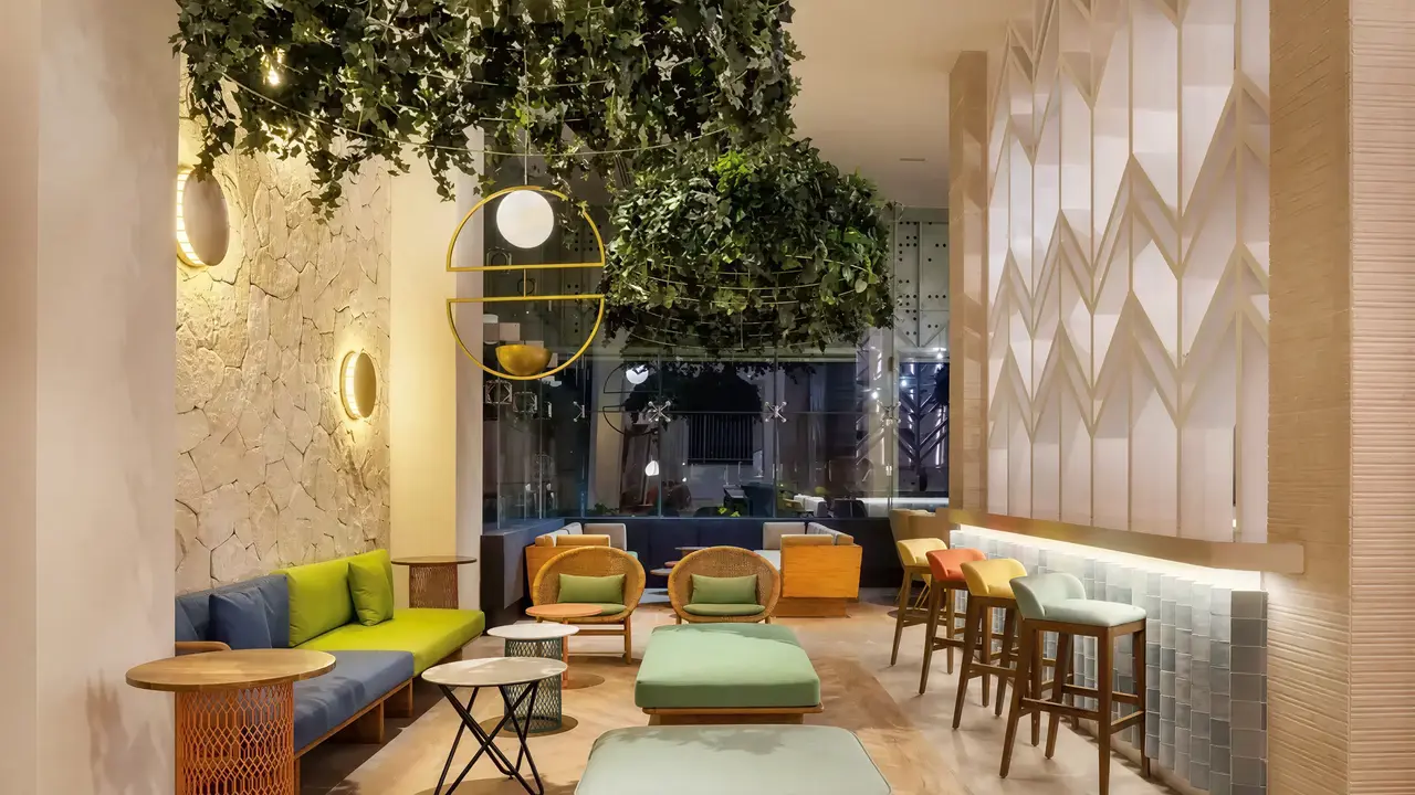 Nowoczesny lobby w Catalonia Grand Costa Mujeres z wygodnymi meblami