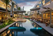Nowoczesna architektura i basen w Catalonia Grand Costa Mujeres