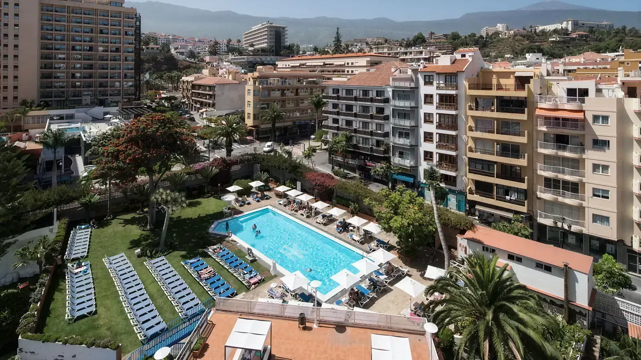 Widok na kompleks i basen w Catalonia Las Vegas