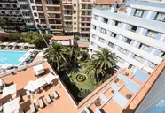 Widok na budynki i basen w Catalonia Las Vegas