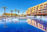 Basen zewnętrzny w hotelu Chatur Playa Real Resort