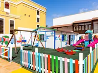 Kolorowy plac zabaw dla dzieci w Chatur Playa Real Resort