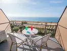 Balkon z widokiem na morze w Checkin Garbi