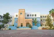 Elewacja budynku hotelu Club Calimera Yati Beach