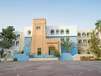 Elewacja budynku hotelu Club Calimera Yati Beach