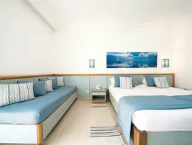 Nowoczesny pokój z łóżkami w Club Calimera Yati Beach