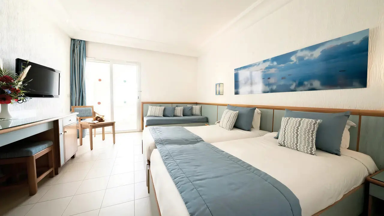 Pokój z łóżkami w hotelu Club Calimera Yati Beach