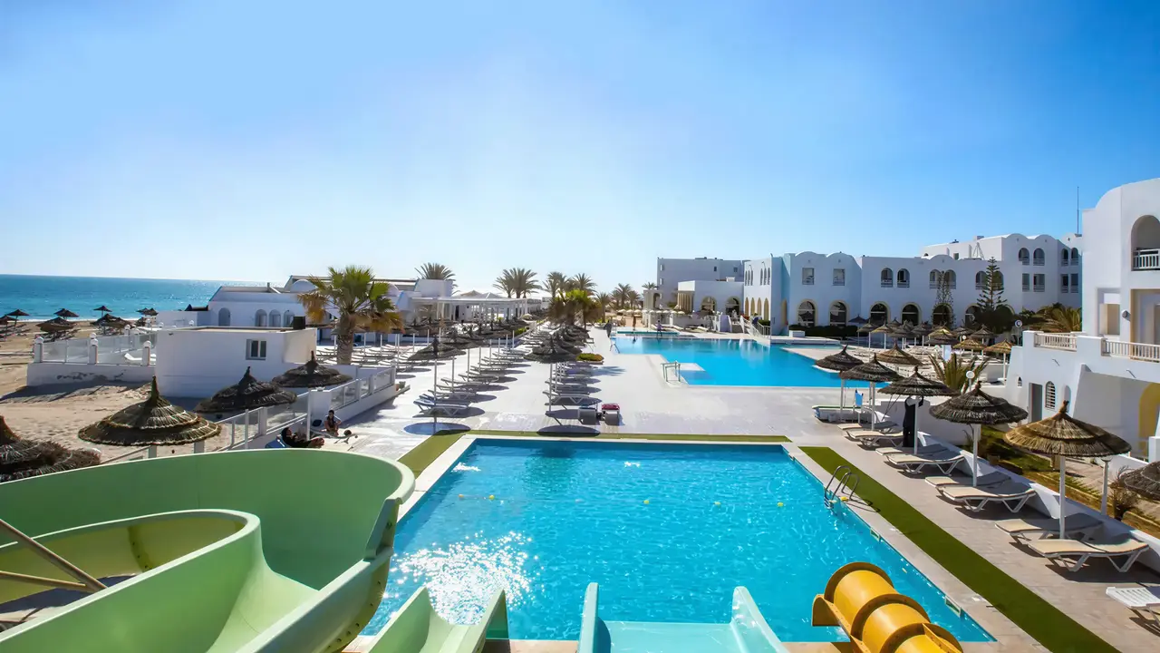 Zjeżdżalnie wodne i baseny w Club Calimera Yati Beach