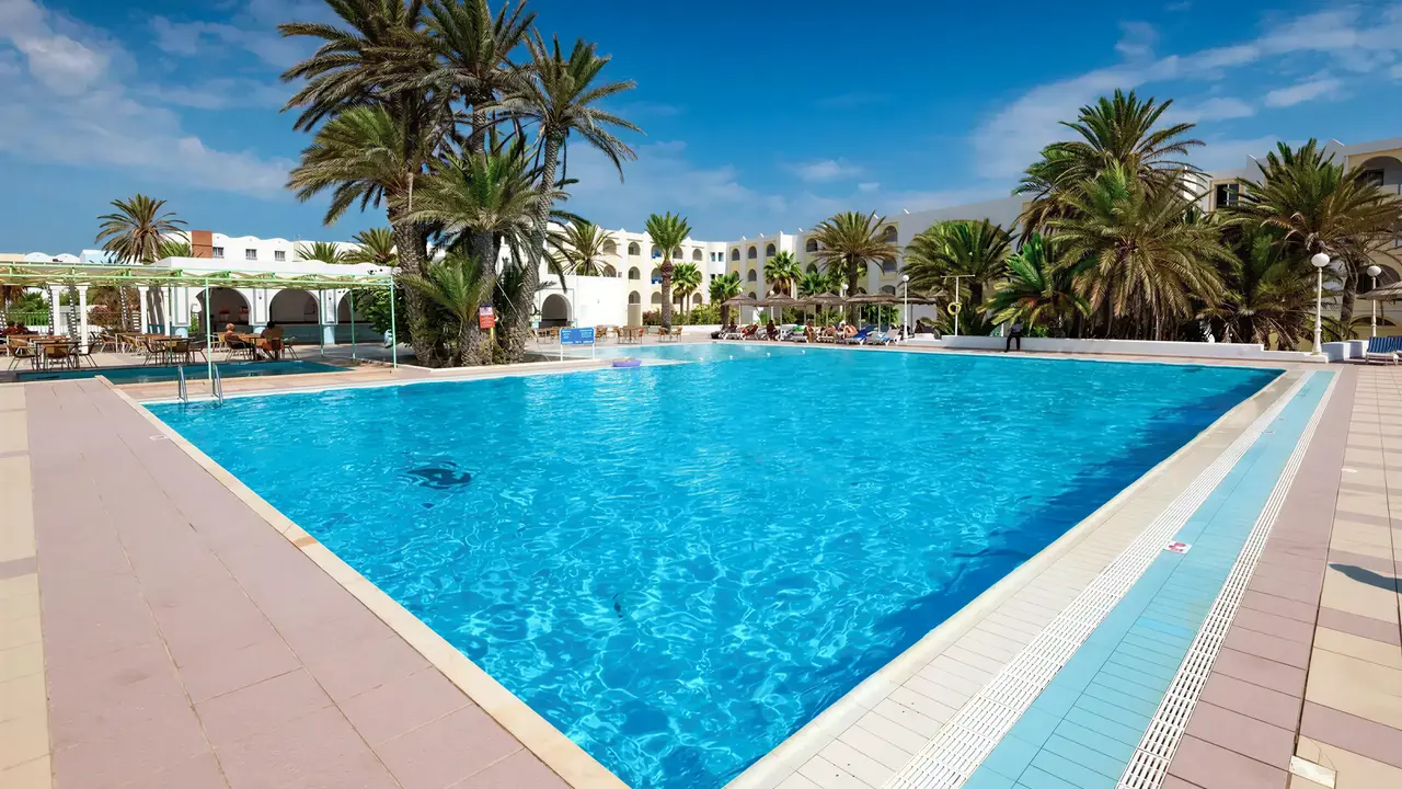 Basen zewnętrzny w hotelu Club Calimera Yati Beach