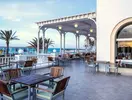 Taras restauracyjny w Club Calimera Yati Beach z widokiem na morze