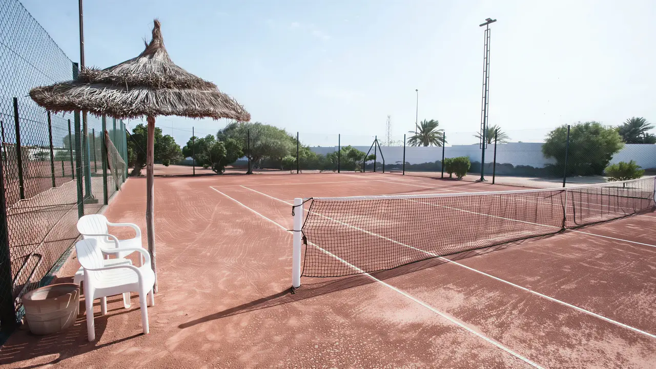 Kort tenisowy w hotelu Club Calimera Yati Beach