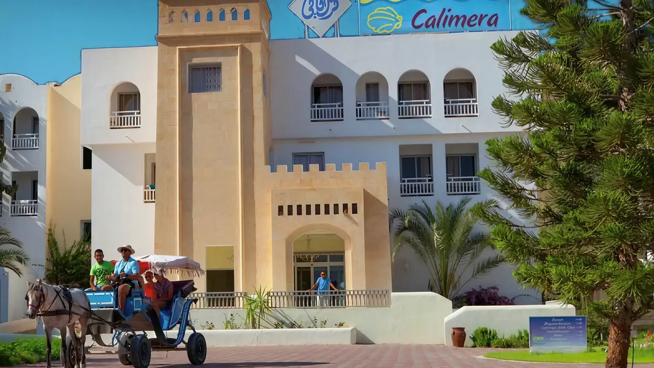 Elewacja i wejście do Club Calimera Yati Beach