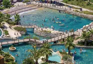 Widok na kompleks basenów w Club Grand Aqua