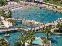 Widok na kompleks basenów w Club Grand Aqua