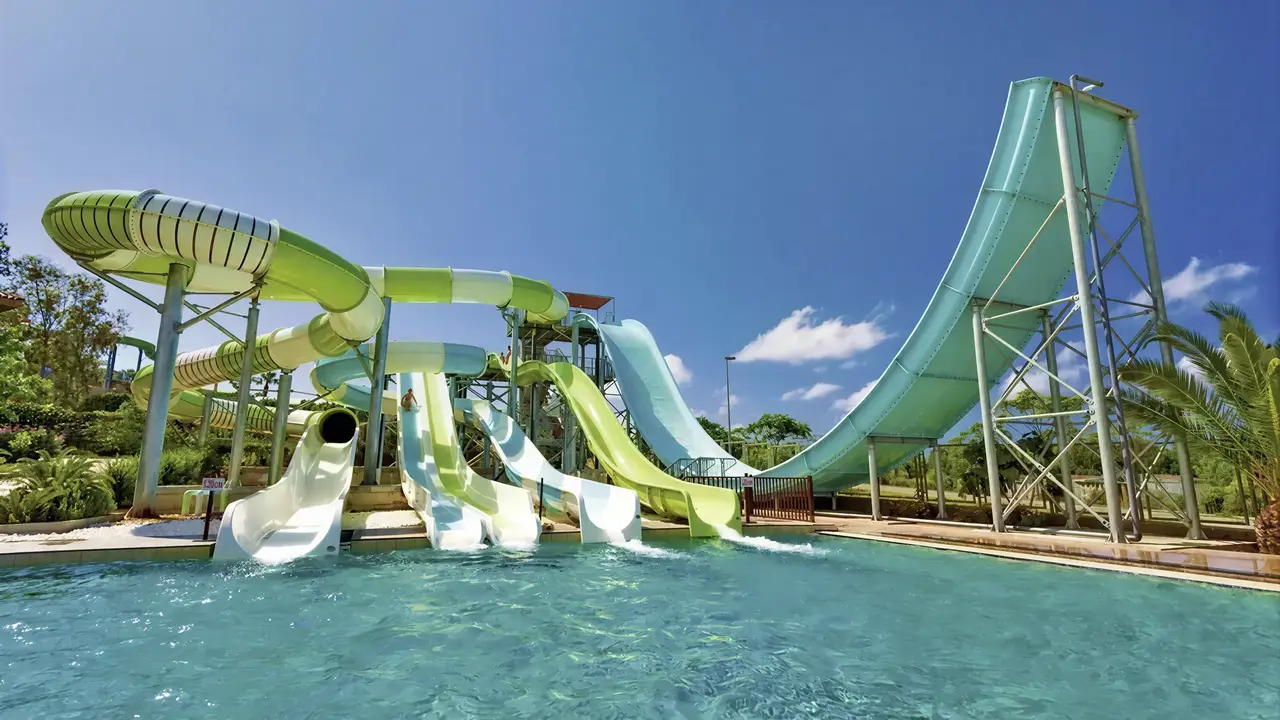 Zjeżdżalnie wodne w Club Grand Aqua