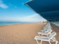 Plaża z leżakami w Club Grand Aqua