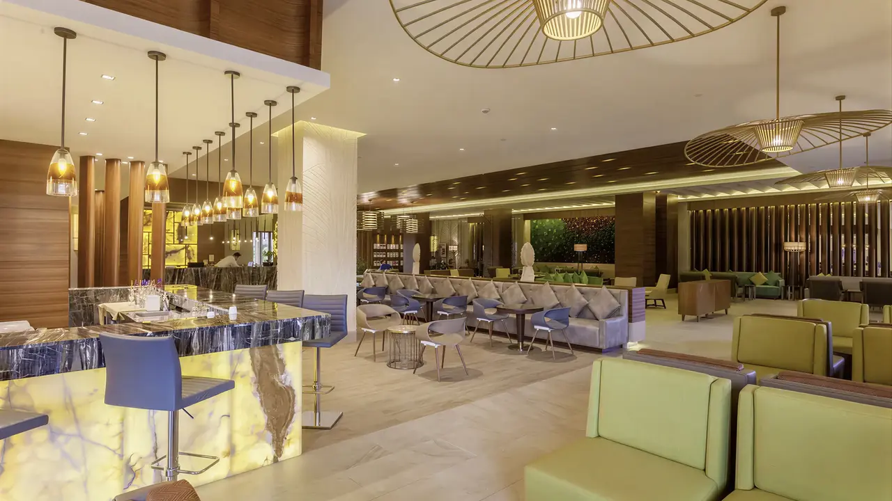 Nowoczesny bar w hotelu Club Grand Aqua