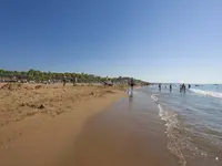 Piaszczysta plaża i morze w Club Grand Aqua