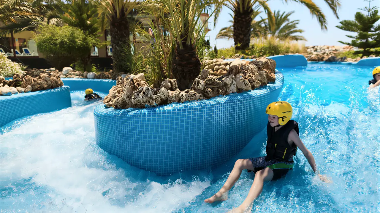 Zjeżdżalnie wodne w Club Grand Aqua