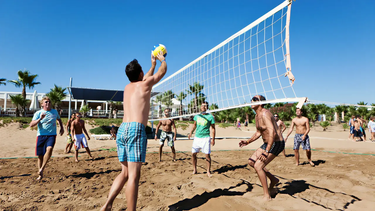 Gra w siatkówkę plażową w Club Grand Aqua