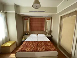 Pokój z łóżkiem w hotelu Club Grand Side