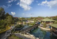 Widok na kompleks hotelowy Club Grand Side z basenami