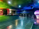 Nowoczesny bar z kolorowym oświetleniem w Club Phaselis Rose