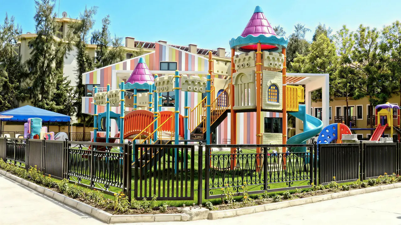 Kolorowy plac zabaw dla dzieci w Club Phaselis Rose