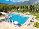 Basen z leżakami w Club Phaselis Rose