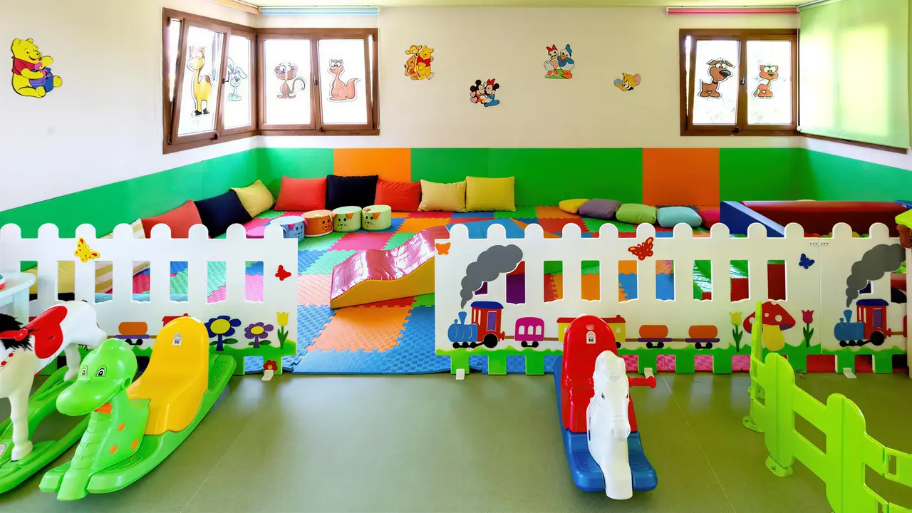 Kolorowa sala zabaw dla dzieci w Club Phaselis Rose