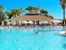 Basen z leżakami w Club Phaselis Rose