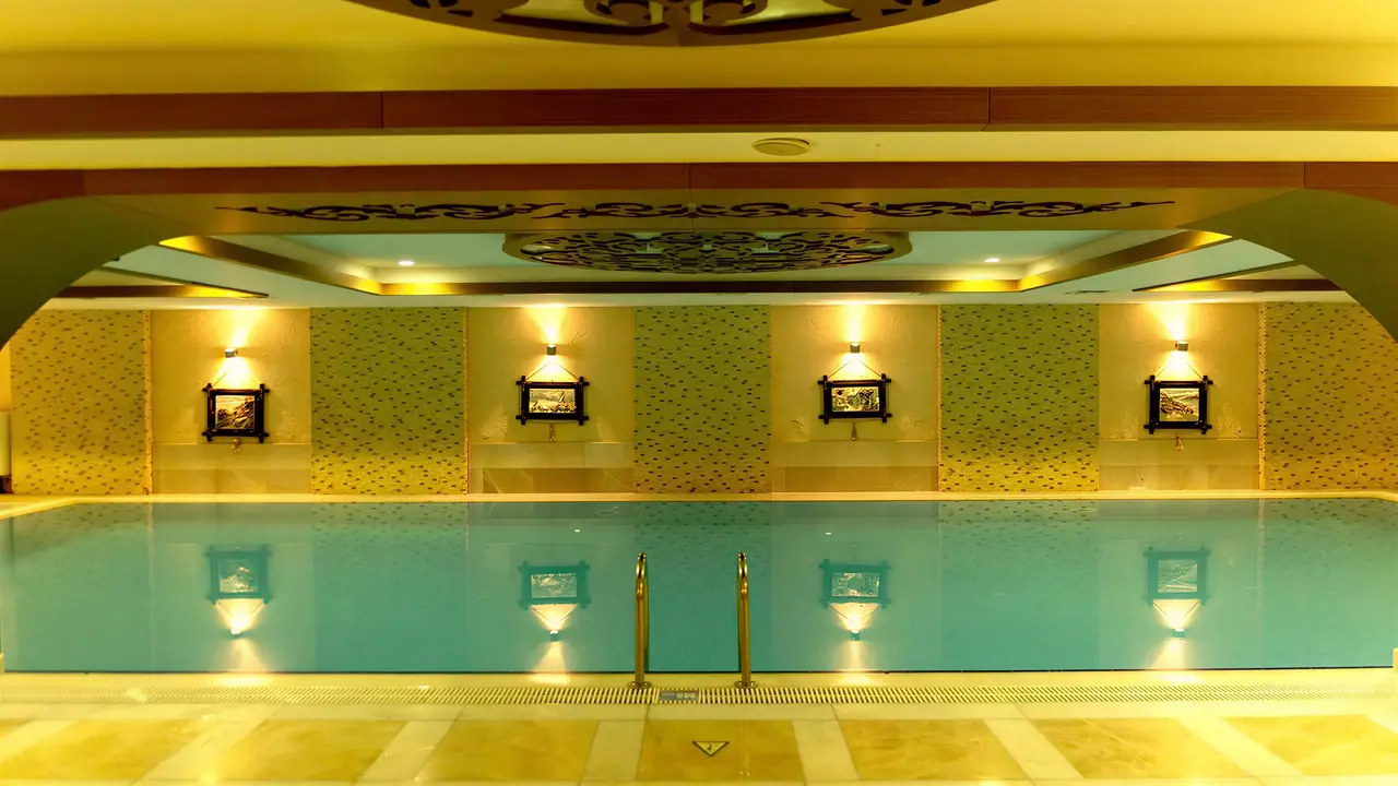 Kryty basen w hotelu Club Phaselis Rose