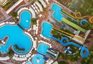 Widok z góry na kompleks basenów Club Turan Prince World