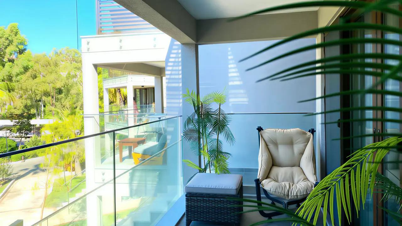 Prywatny balkon z fotelem w Club Turan Prince World