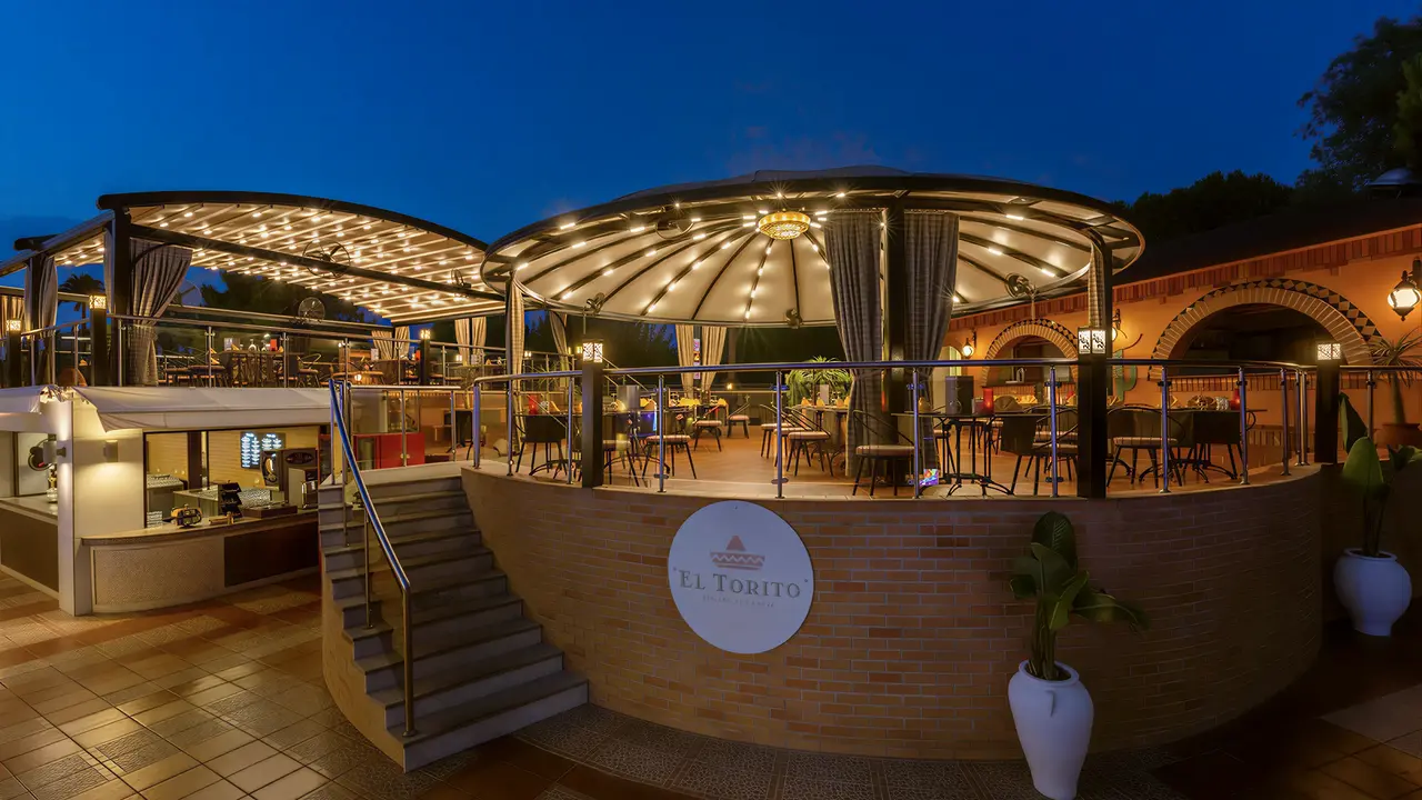 Restauracja na tarasie w Club Turan Prince World