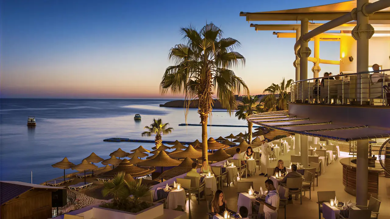 Restauracja w Concorde El Salam Sport z widokiem na morze