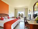 Pokój z łóżkiem w hotelu Concorde El Salam Sport