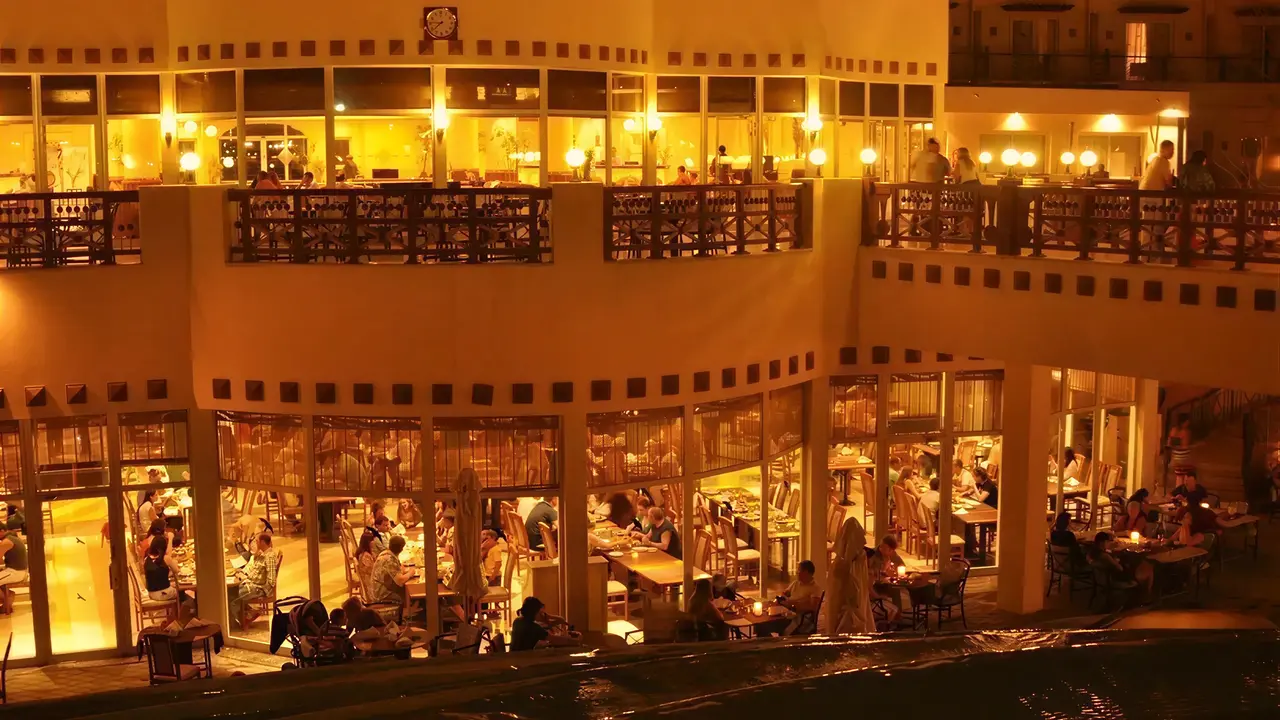 Wieczorna restauracja w hotelu Concorde El Salam Sport