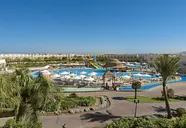 Widok na kompleks basenów w Concorde El Salam Sport