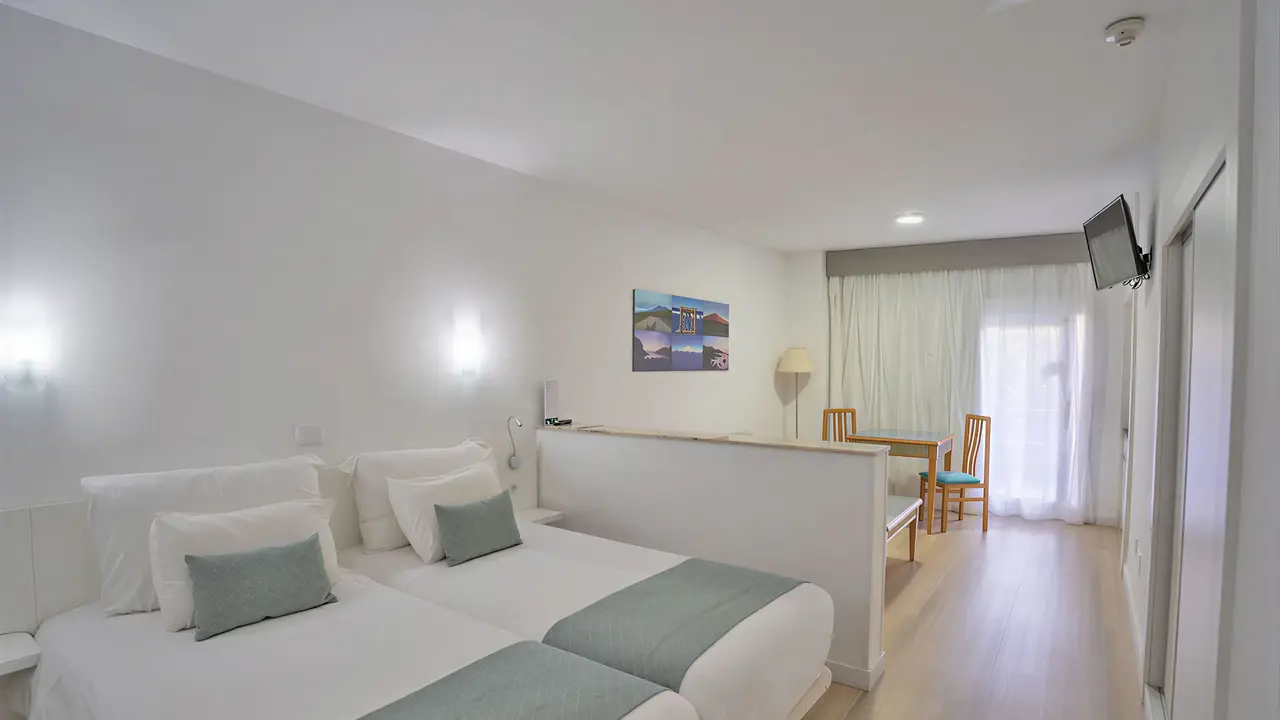 Pokój z łóżkami w Coral Teide Mar