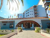 Elewacja i wejście do Coral Teide Mar