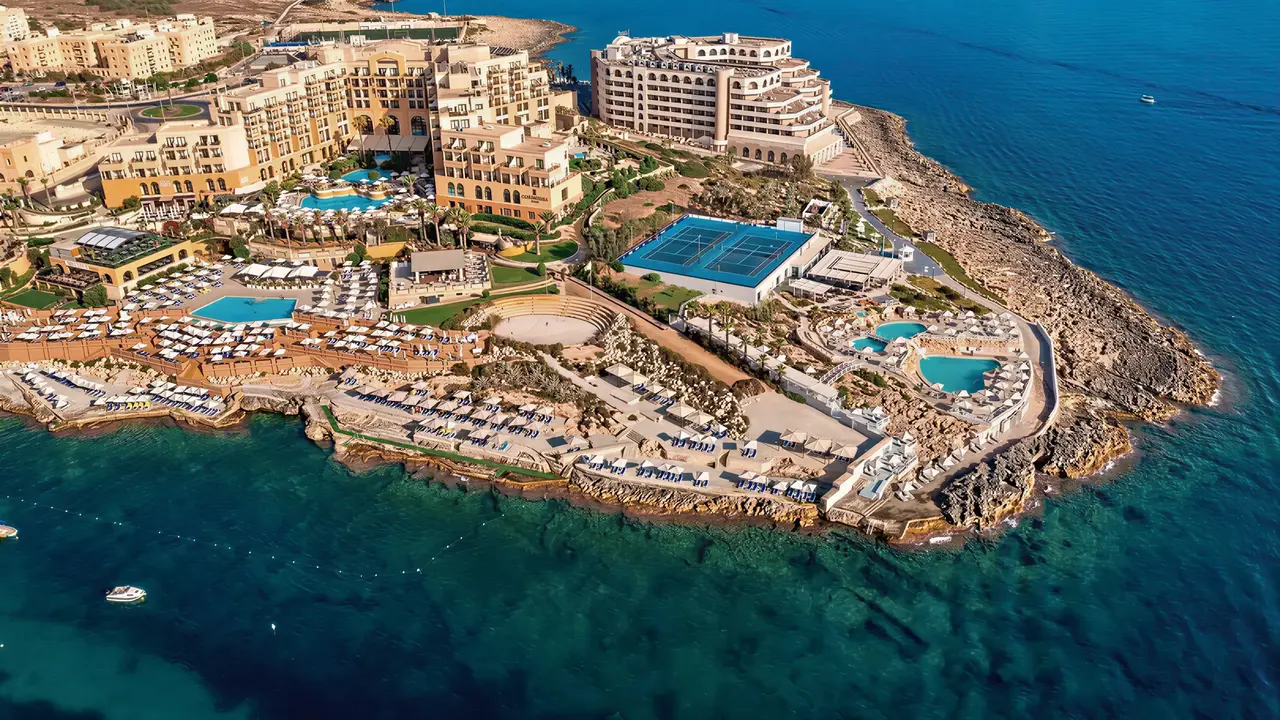 Widok z lotu ptaka na Corinthia St. George's Bay