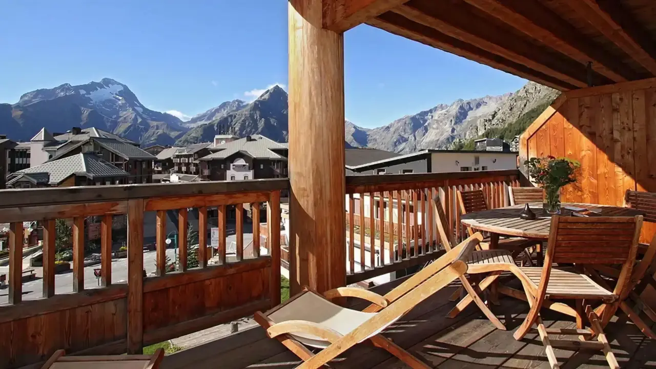 Prywatny balkon z widokiem w Cortina