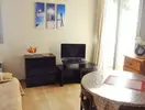 Wnętrze pokoju z telewizorem w Cortina