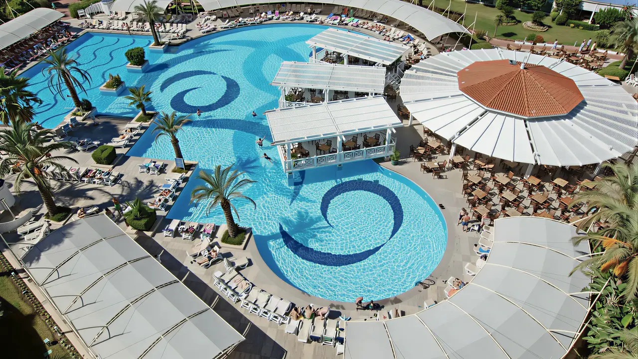 Widok z lotu ptaka na kompleks Crystal Admiral Aqua Collection