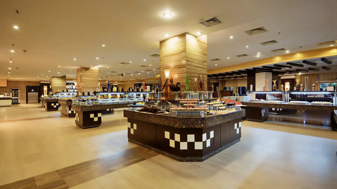 Bufet z jedzeniem w hotelu Crystal Admiral Aqua Collection