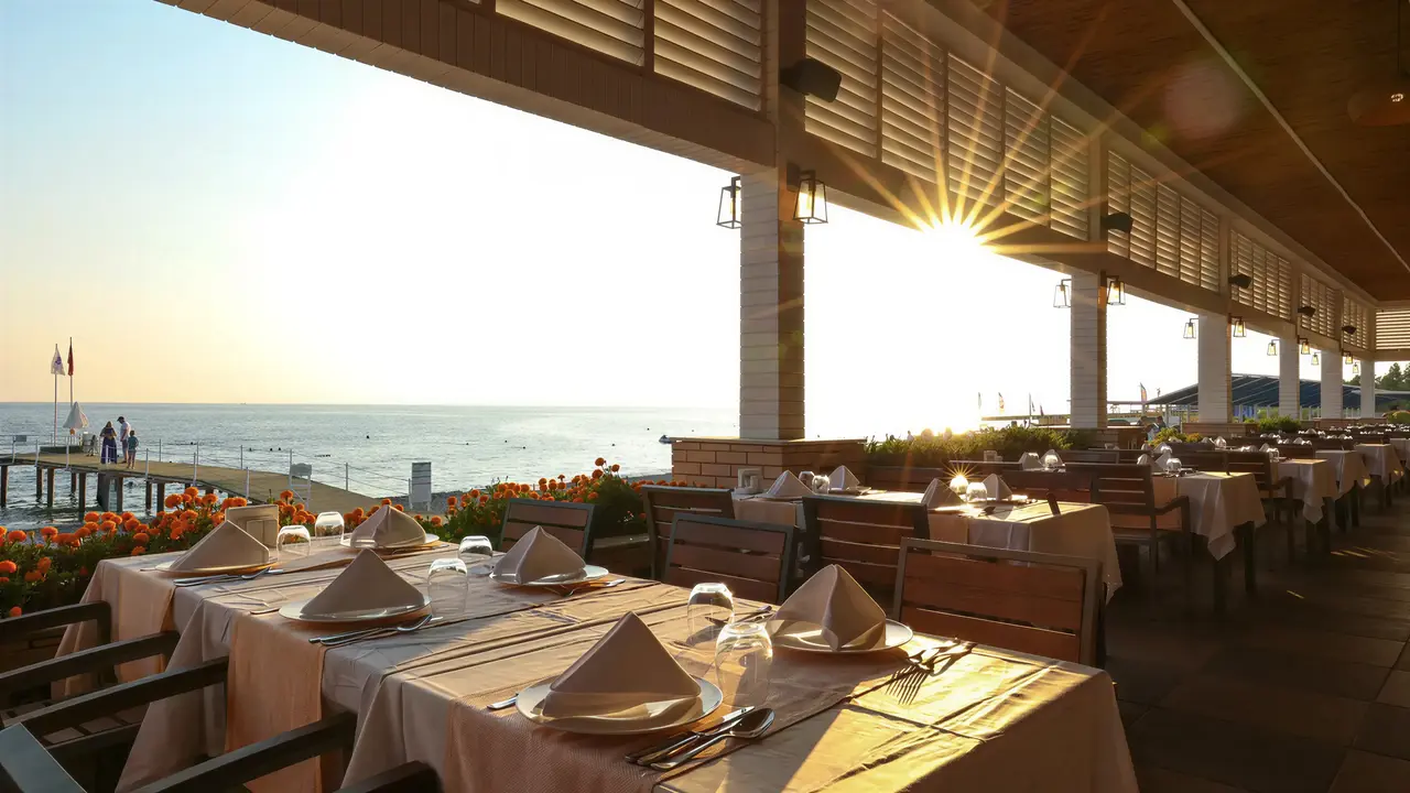 Restauracja w Crystal Admiral Aqua Collection z widokiem na morze