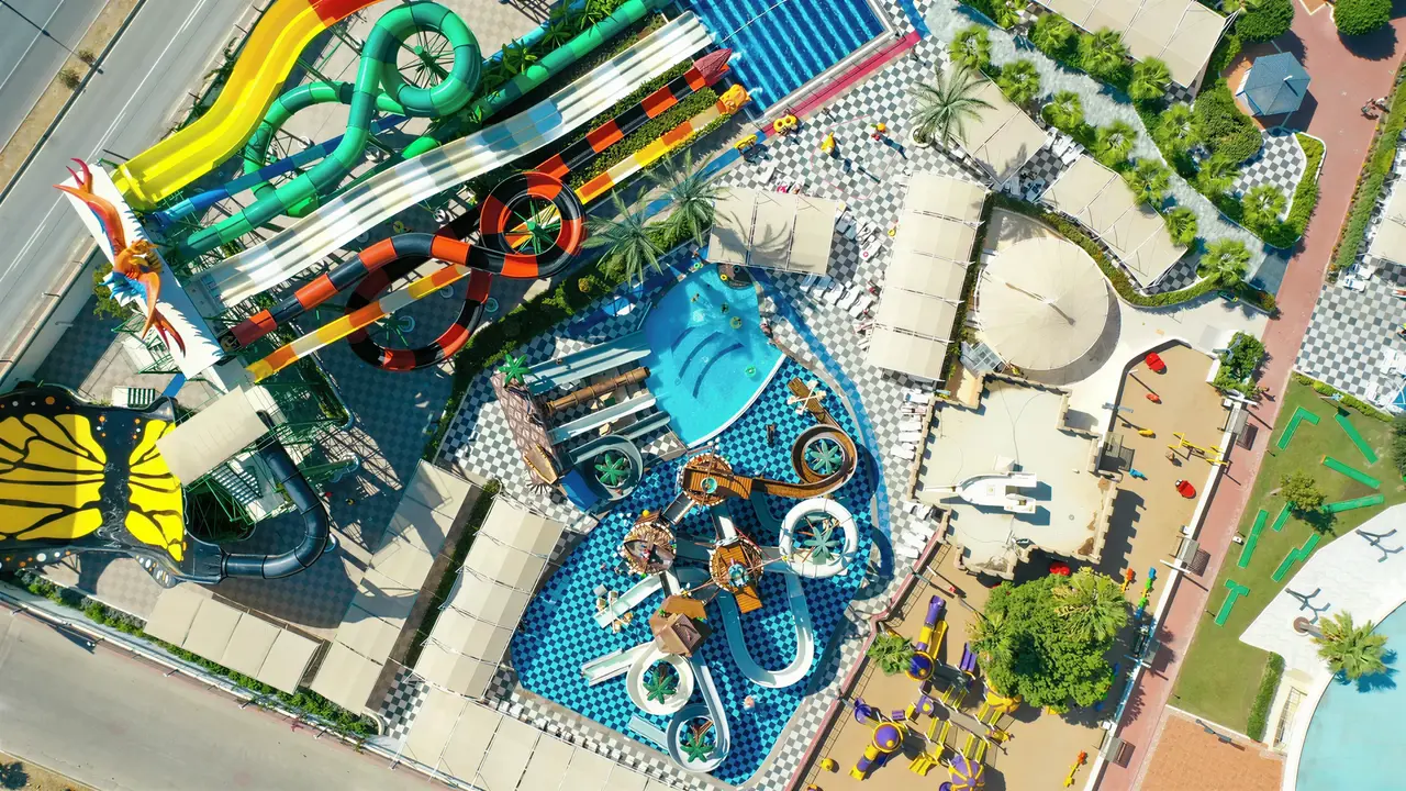 Park wodny z zjeżdżalniami w Crystal Admiral Aqua Collection