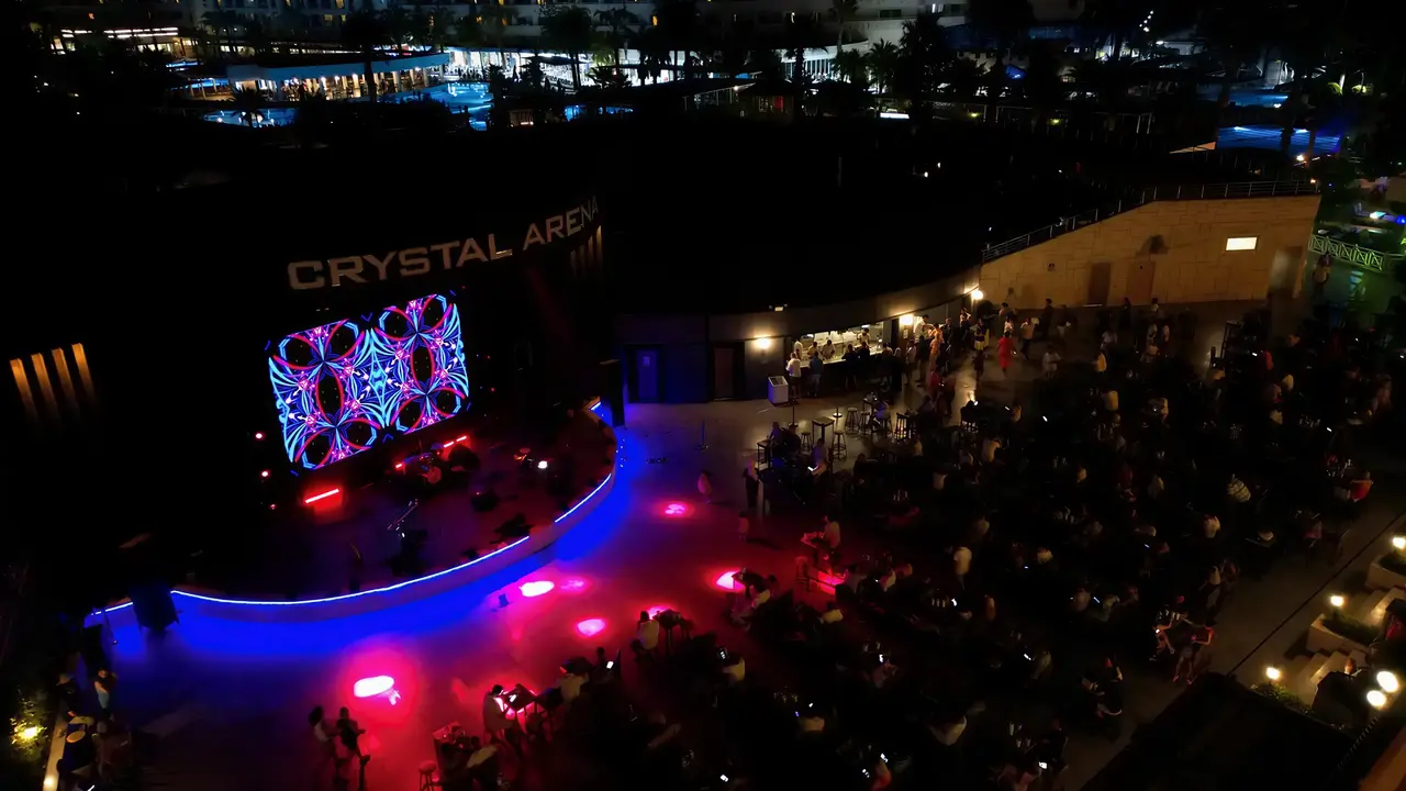 Wieczorny pokaz w Crystal Arena w Crystal Admiral Aqua Collection