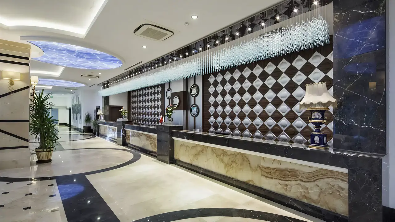Recepcja w hotelu Crystal Waterworld Resort & Spa